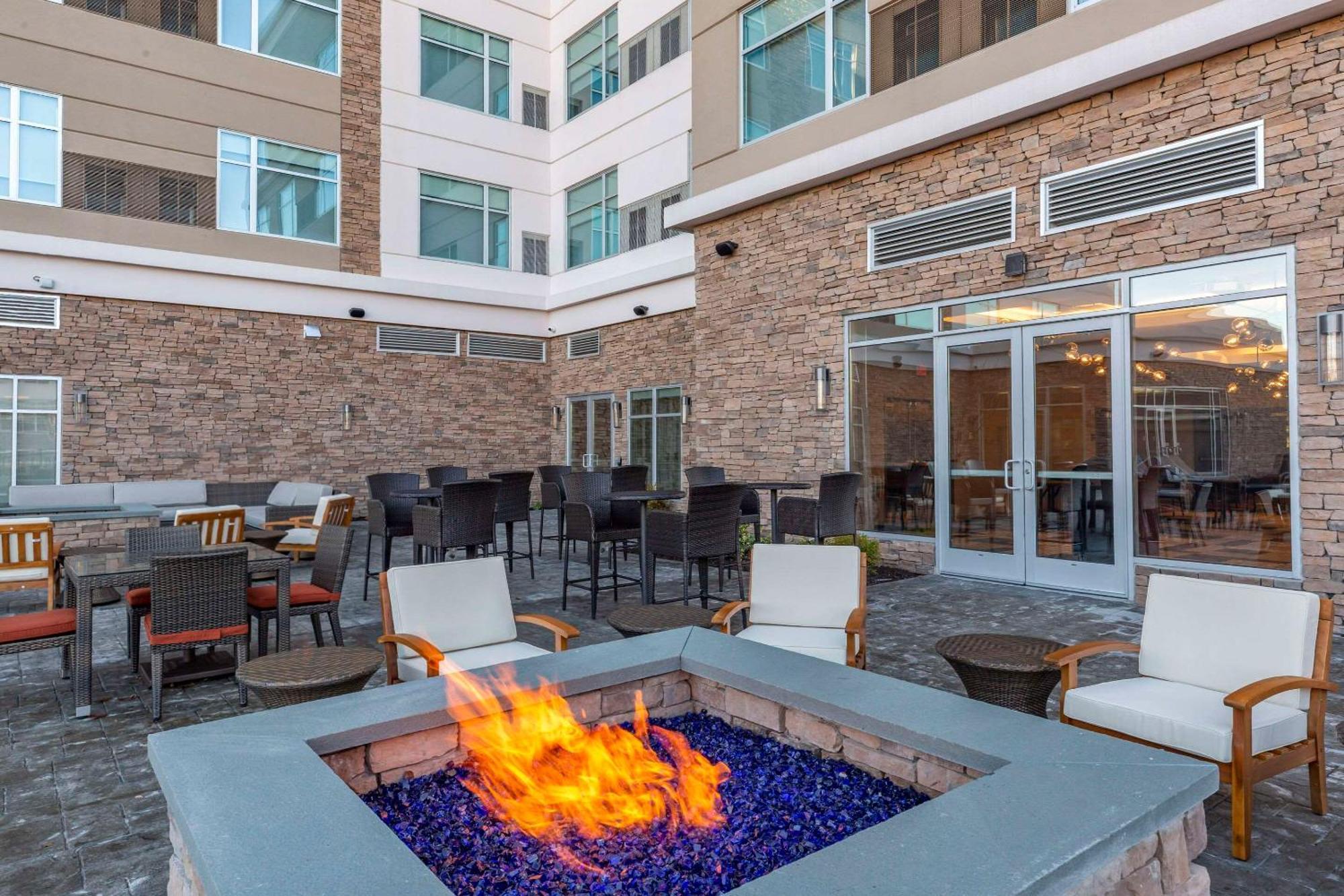 Cambria Hotel Manchester South Windsor 외부 사진