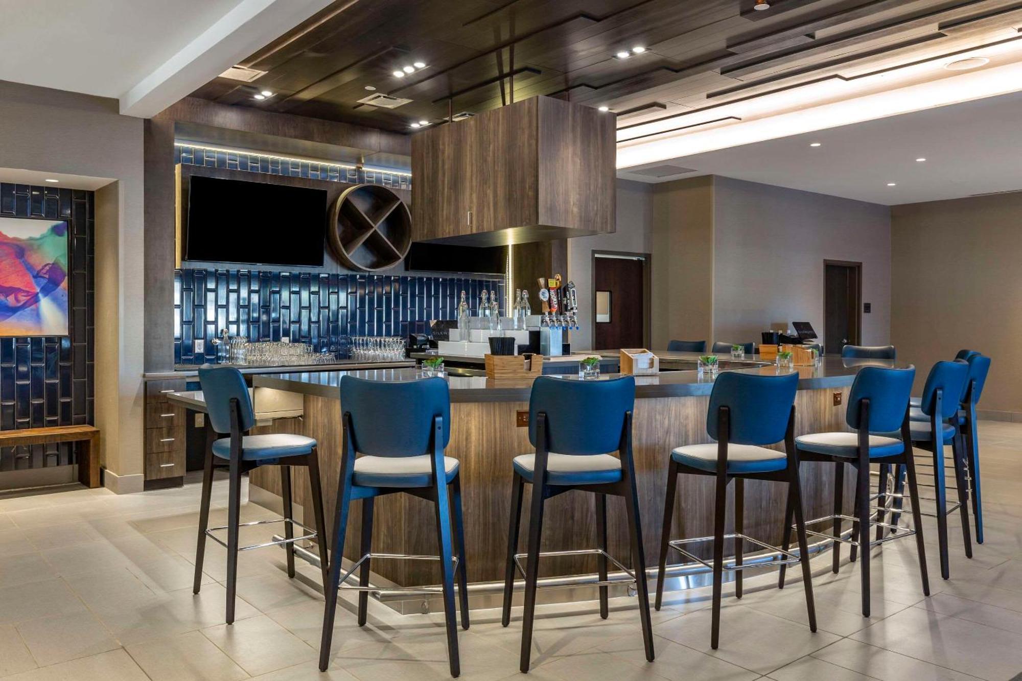 Cambria Hotel Manchester South Windsor 외부 사진
