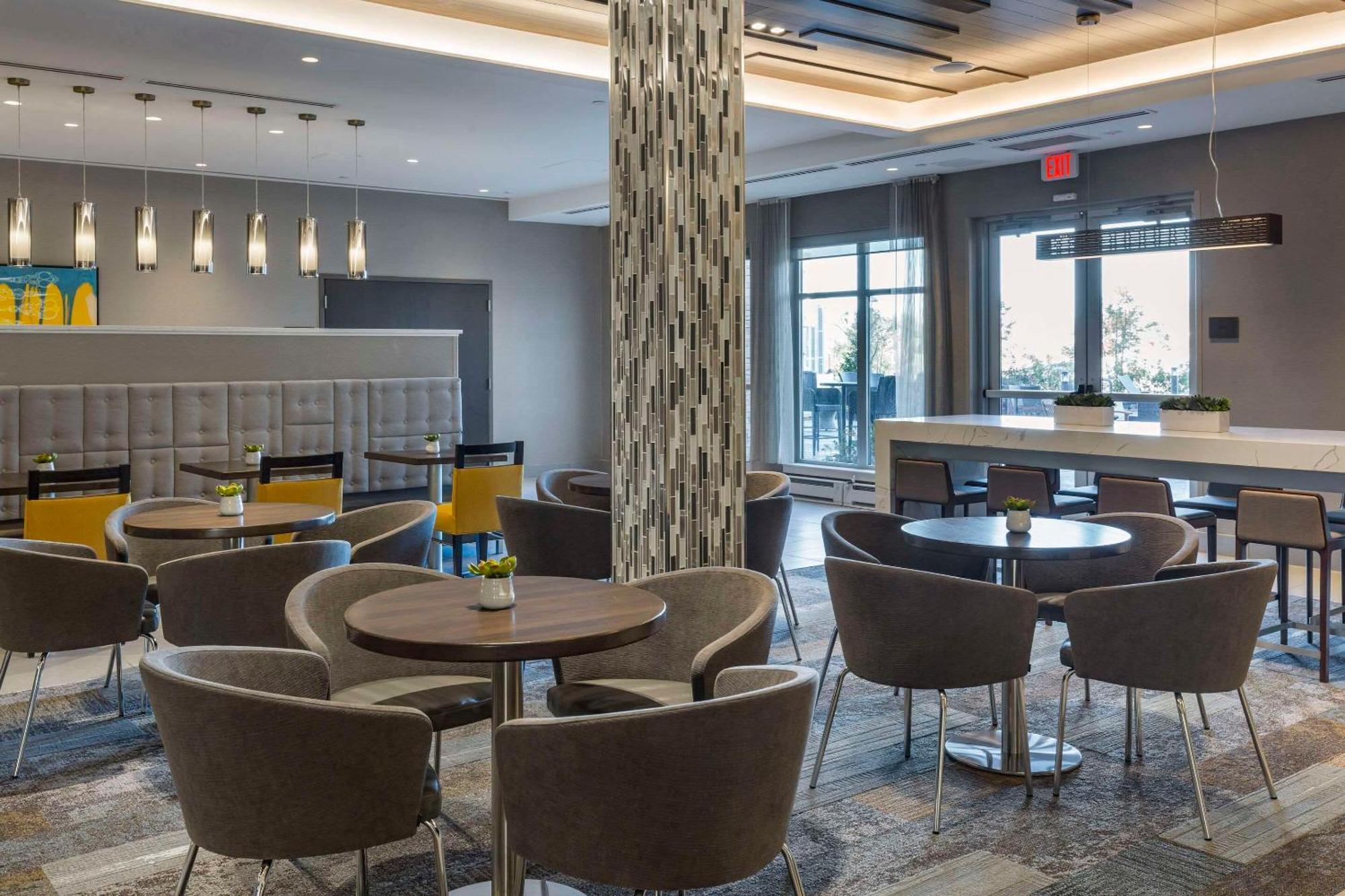 Cambria Hotel Manchester South Windsor 외부 사진