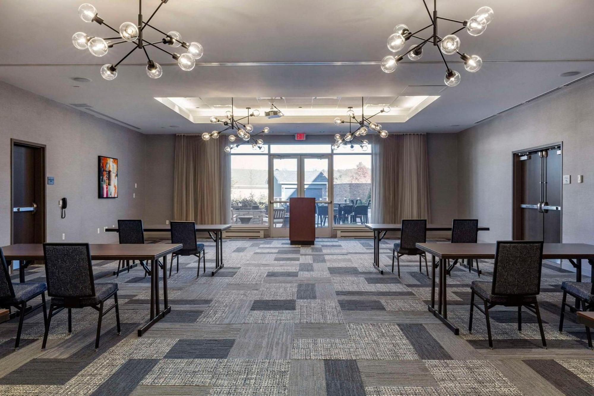 Cambria Hotel Manchester South Windsor 외부 사진