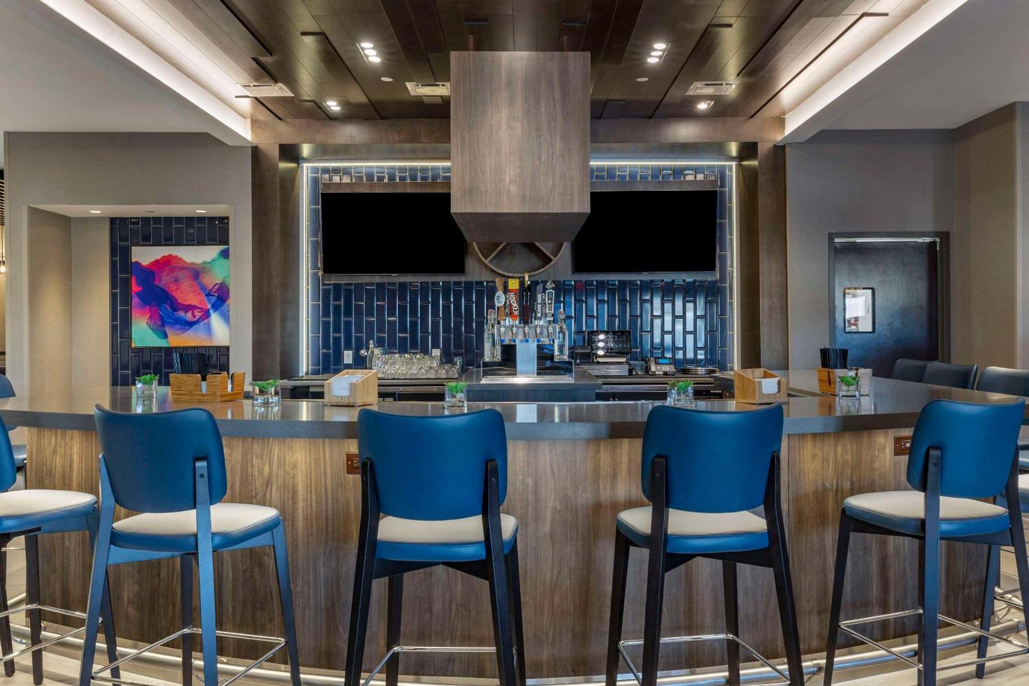 Cambria Hotel Manchester South Windsor 외부 사진