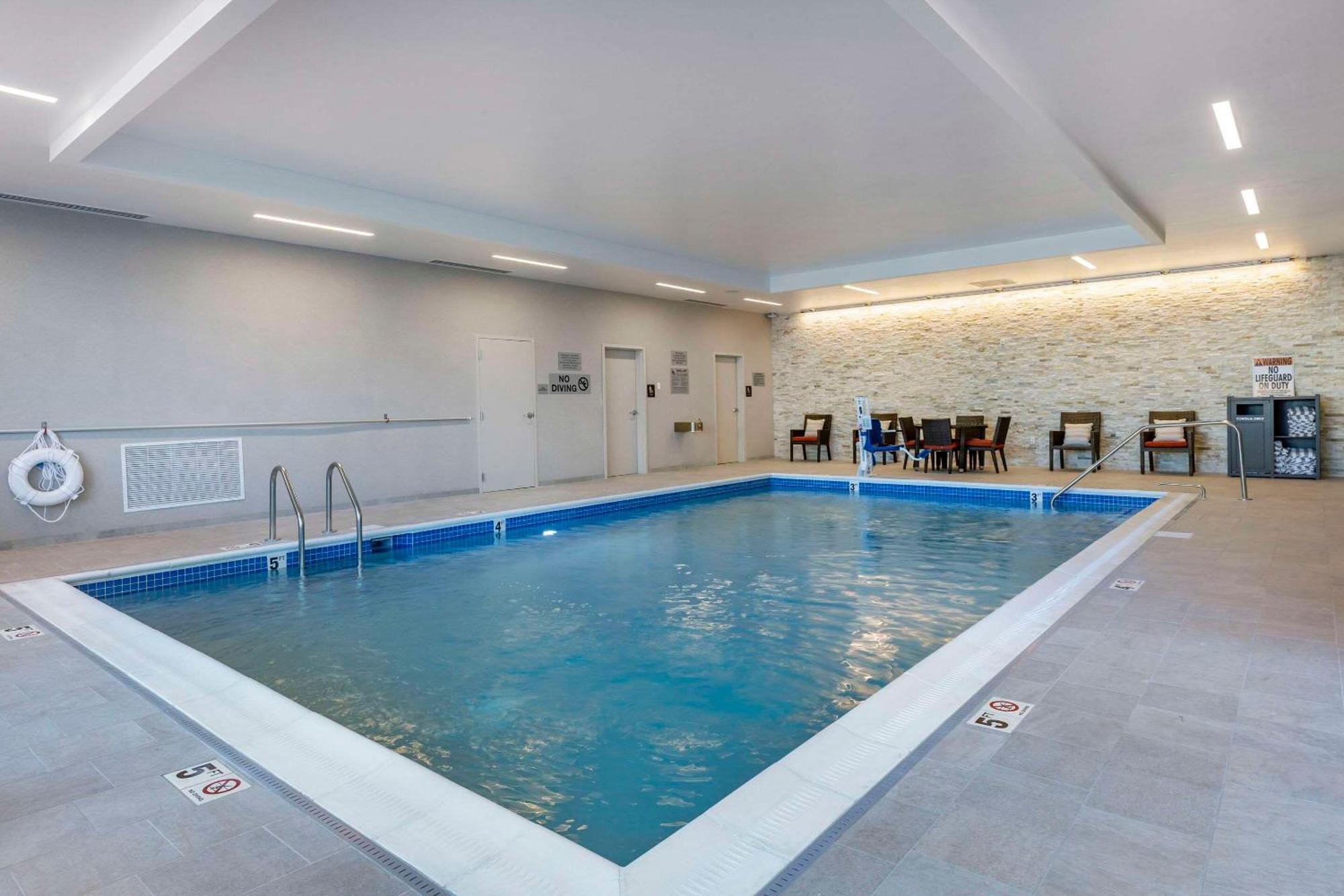 Cambria Hotel Manchester South Windsor 외부 사진