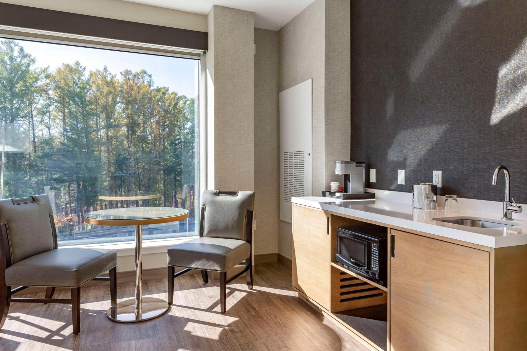 Cambria Hotel Manchester South Windsor 외부 사진
